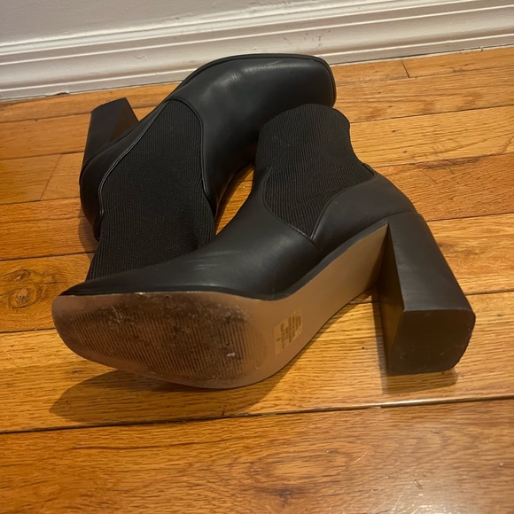 Express boots size 8 - Picture 4 of 4